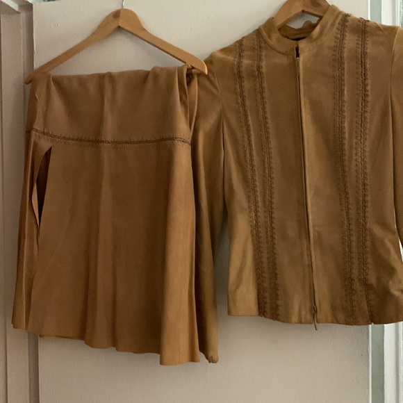 Women’s suede 2 piece suit, - Picture 5 of 5